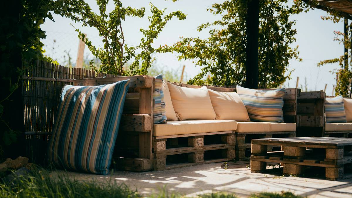 sun protection pillow can you leave on patio during rain - wet cushion showing water absorption